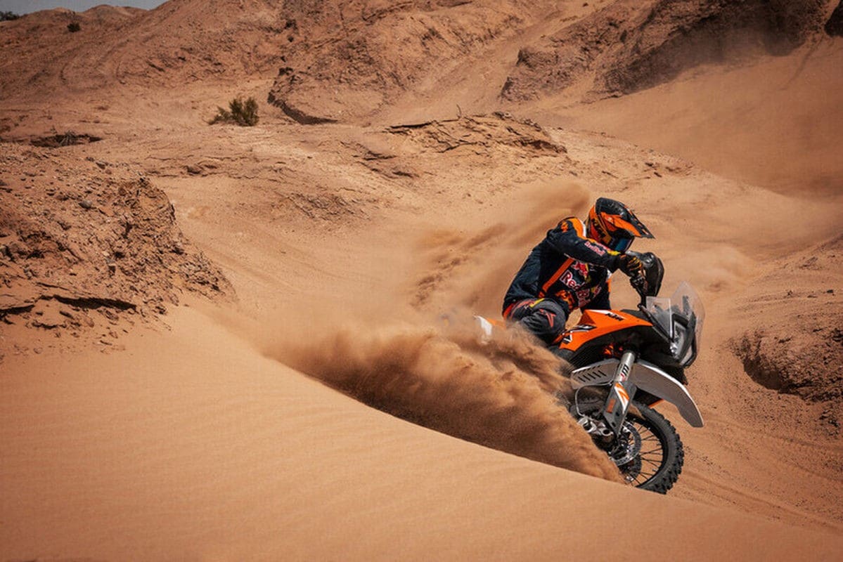 KTM 890 Adventure R Rally: un animale da deserto